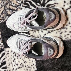 Brooks Adrenaline 20 shoes